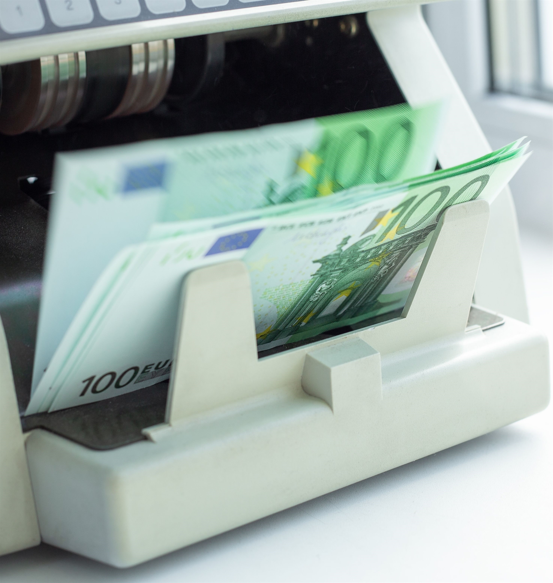 αύξηση-καταθέσεων-και-νέων-δανείων-το-562250491