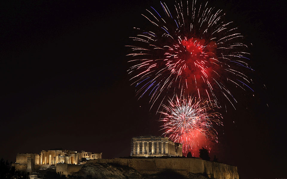 Πρωτοχρονιά 2023: Ο πλανήτης υποδέχθηκε το νέο έτος με πυροτεχνήματα και ελπίδες (εικόνες)-2