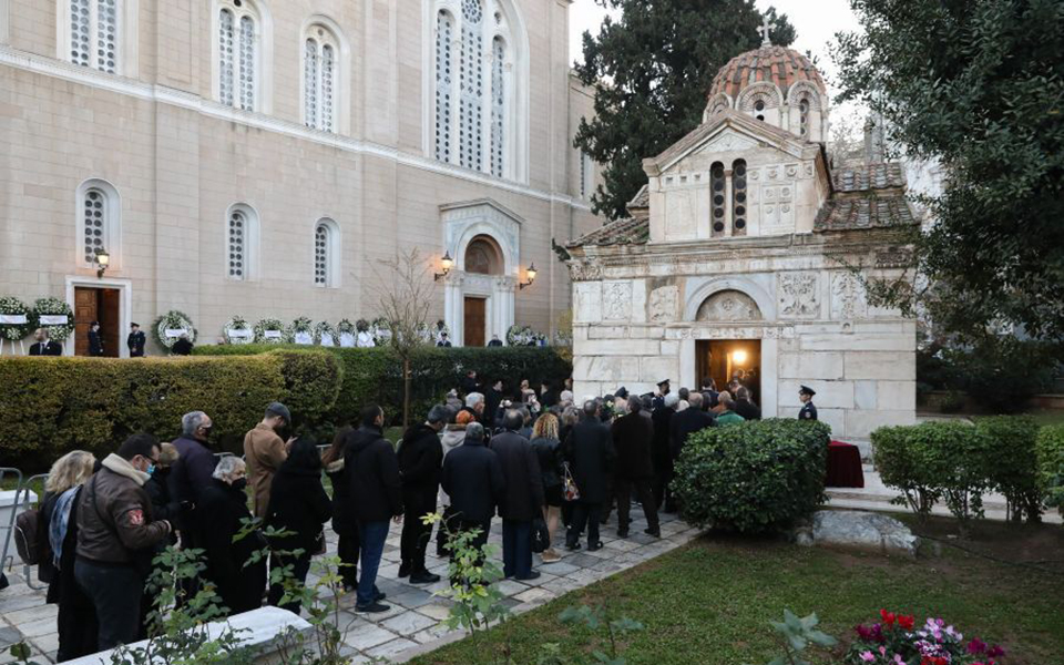 Ενταφιάστηκε στο Τατόι ο τέως βασιλιάς Κωνσταντίνος-12