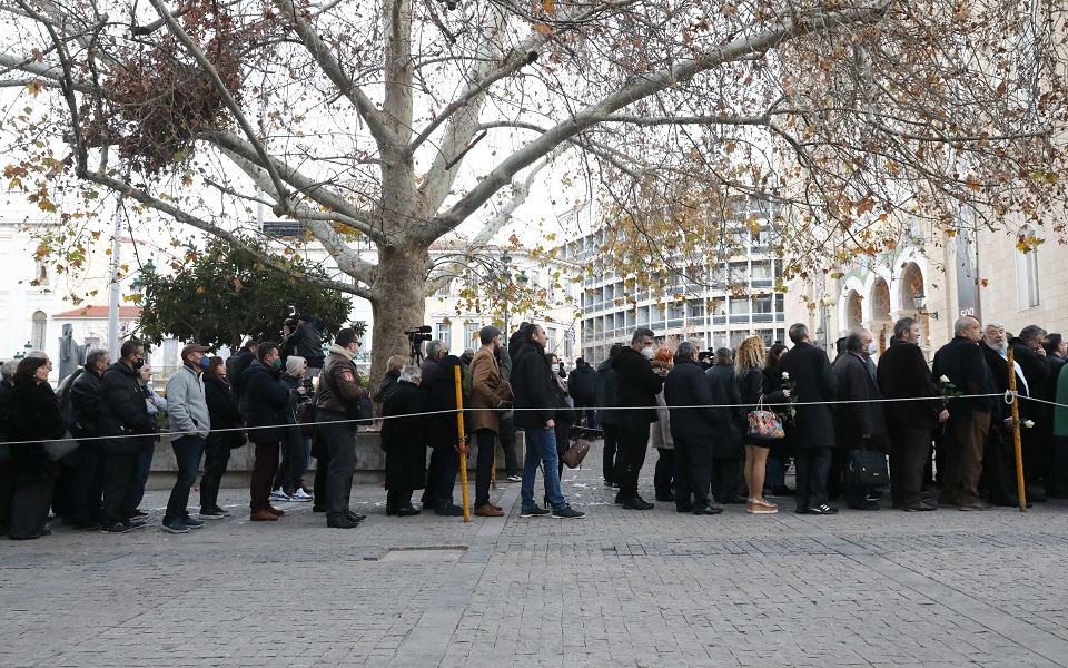 Ενταφιάστηκε στο Τατόι ο τέως βασιλιάς Κωνσταντίνος-16