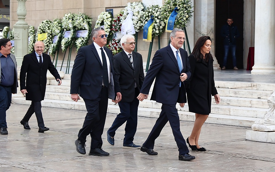 Ενταφιάστηκε στο Τατόι ο τέως βασιλιάς Κωνσταντίνος-8