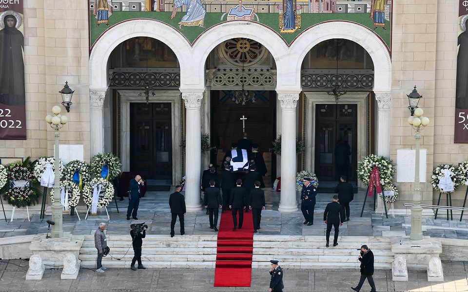 Ενταφιάστηκε στο Τατόι ο τέως βασιλιάς Κωνσταντίνος-17