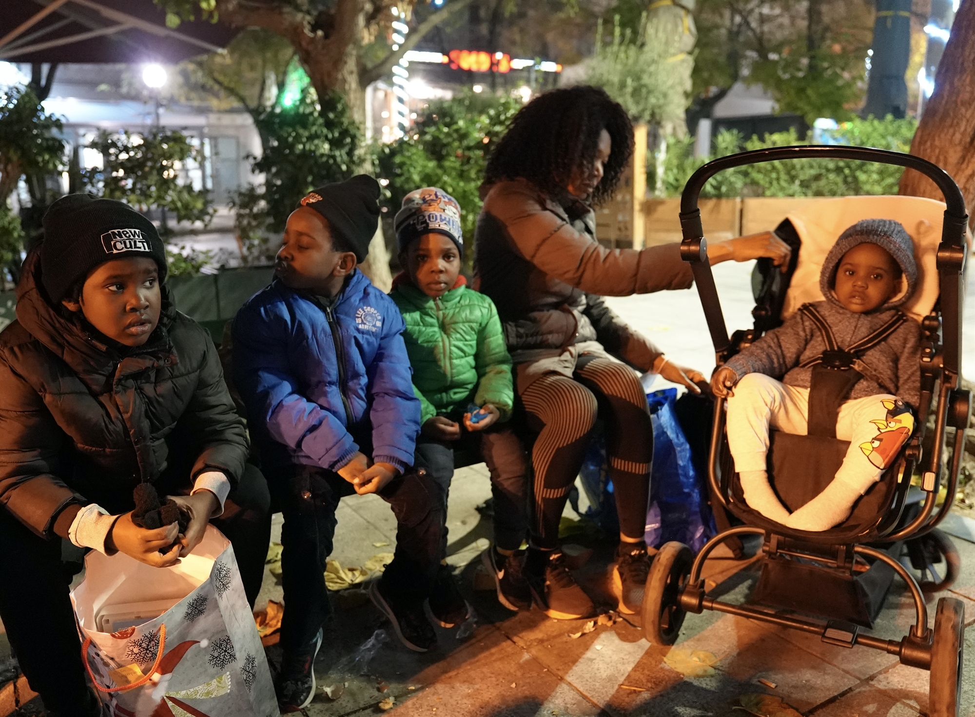 από-τους-ξενώνες-ξανά-στην-πλατεία-562217176