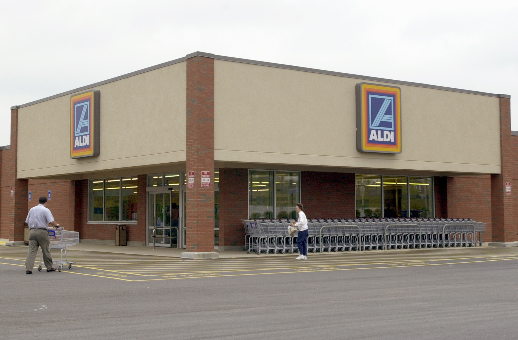 οι-ξένες-αλυσίδες-που-ήρθαν-είδαν-έφυγ-562251373