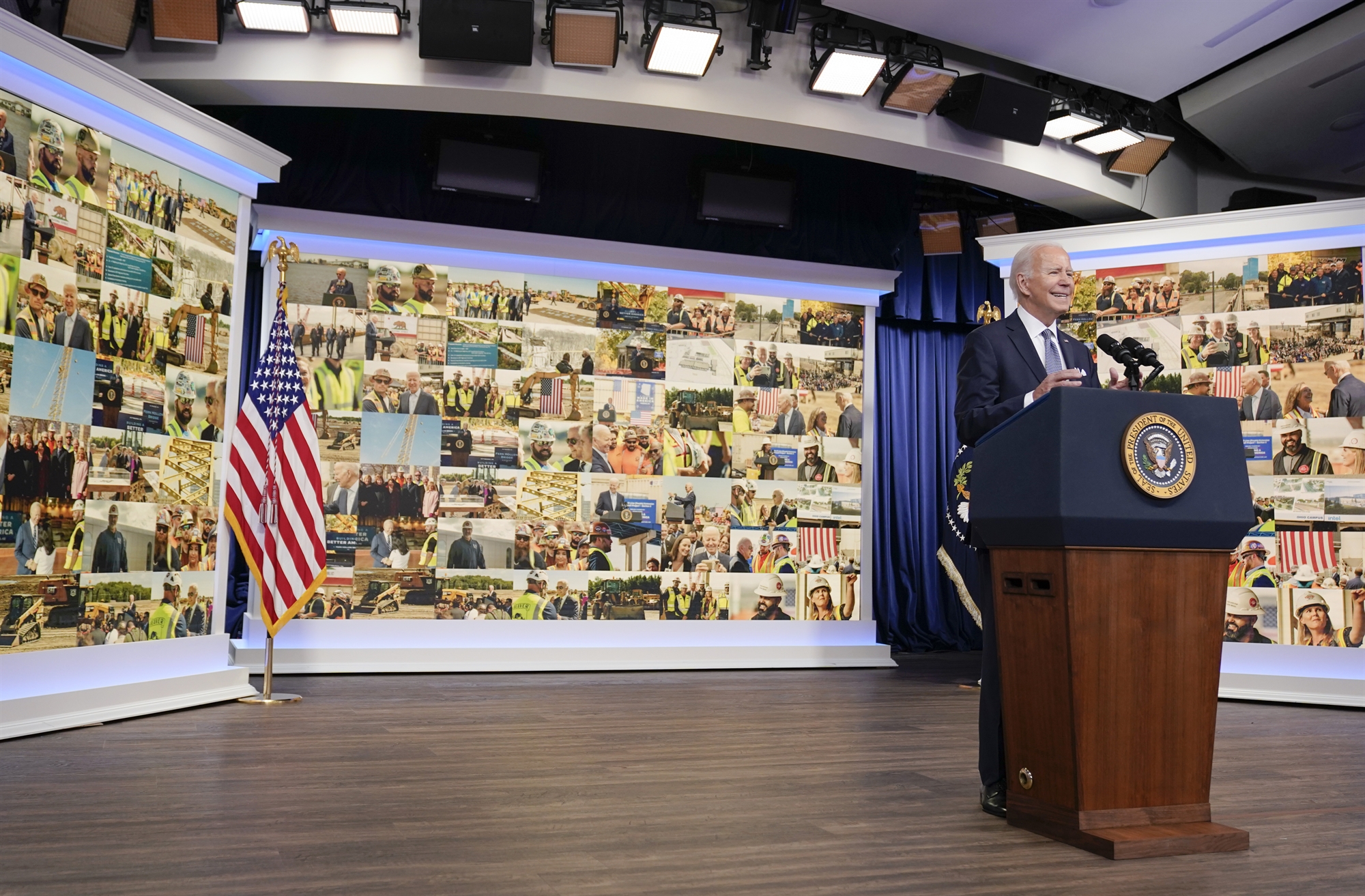 απόρρητα-έγγραφα-στο-γκαράζ-του-μπάιν-562225681