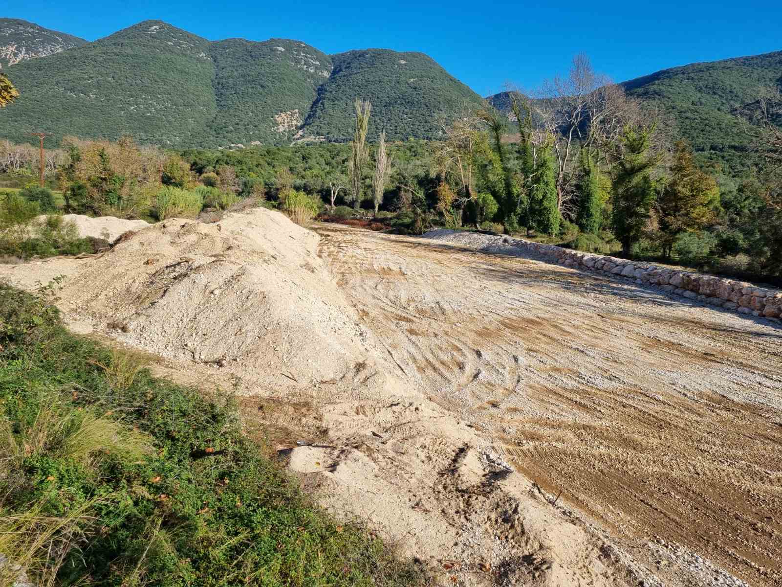 καμπάνα-στην-περιφέρεια-ηπείρου-γι-562225840