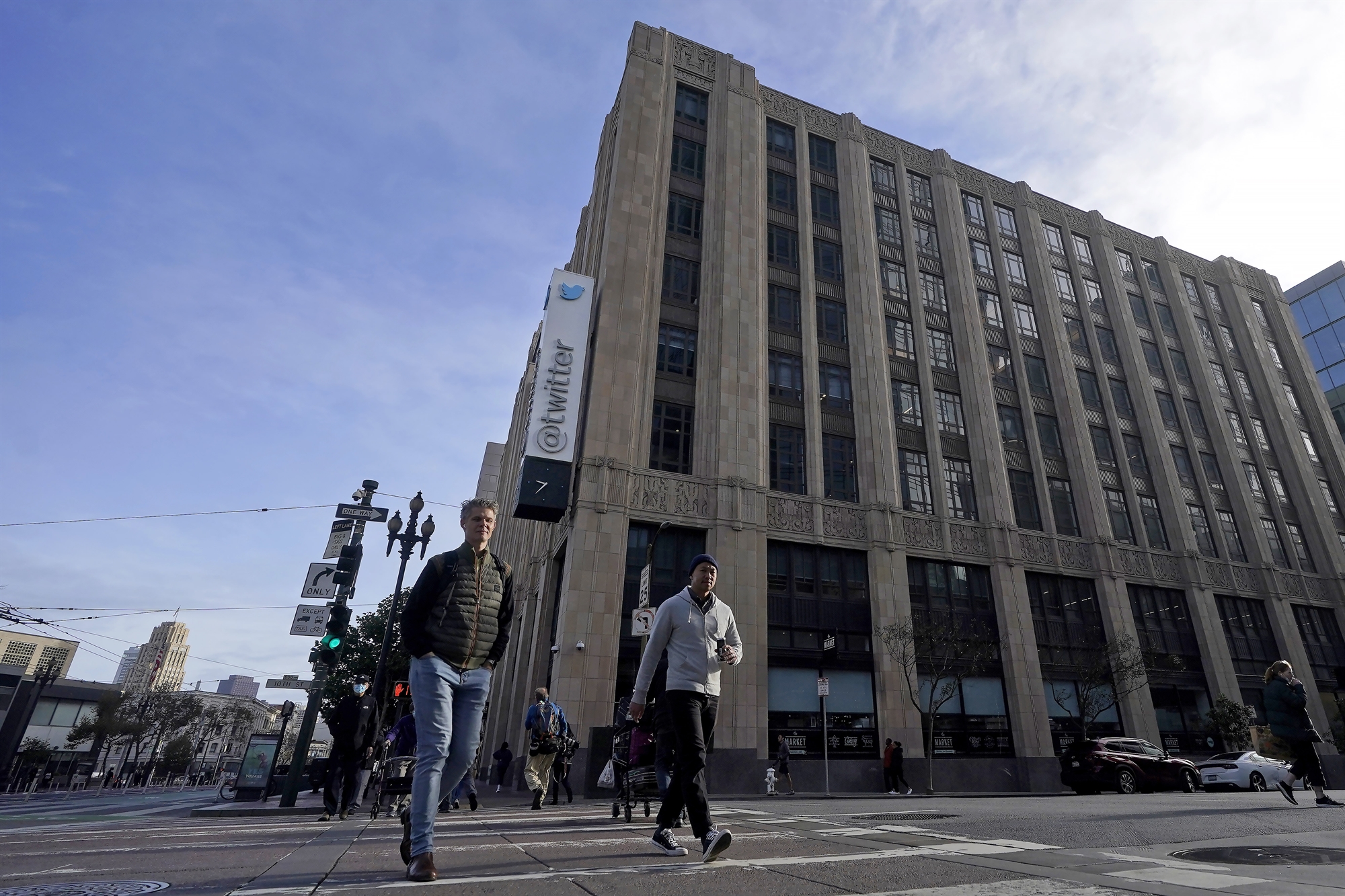 ενοίκια-136-260-δολ-χρωστάει-το-twitter-562214824