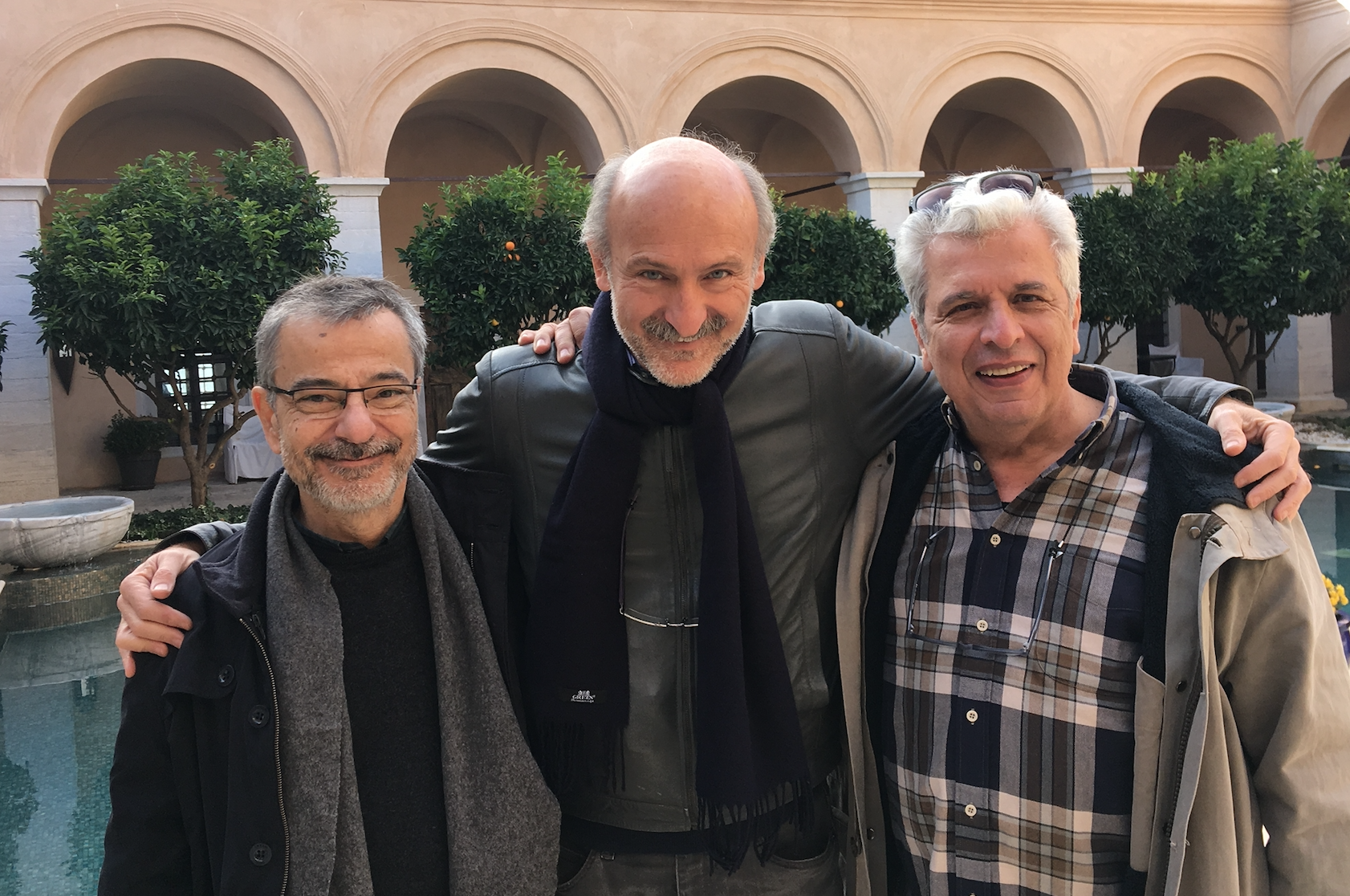 οι-τρεις-γελοιογράφοι-της-κ-εκθέτου-562237072