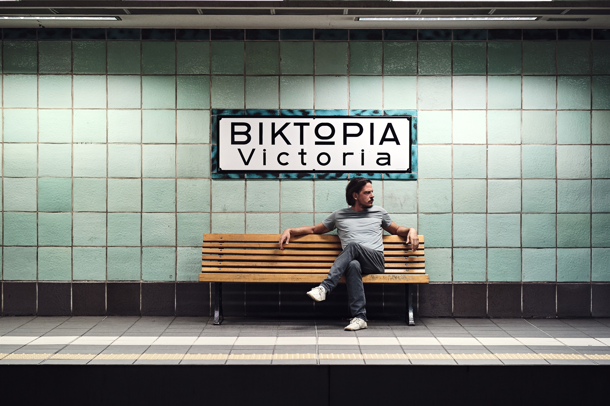 η-θάλασσα-πλατιά-σε-μπλουζ-562213015