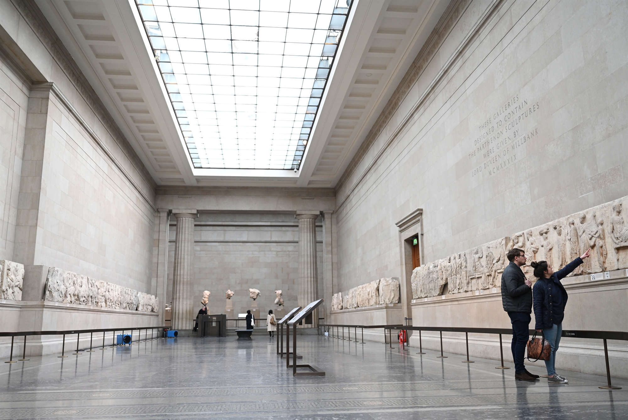 τρεις-κορυφαίοι-αρχαιολόγοι-μιλούν-γ-562220377