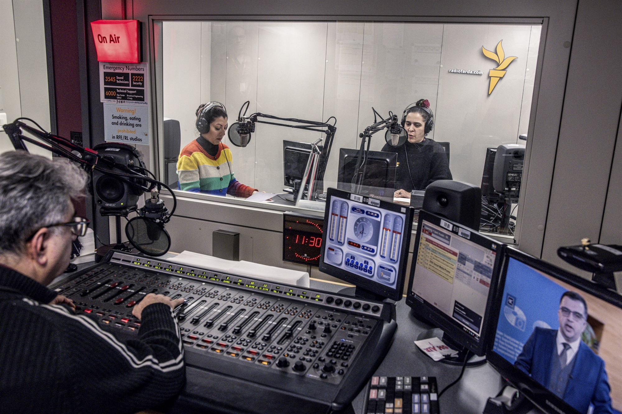 ο-ραδιοφωνικός-σταθμός-του-ψυχρού-πολ-562244854