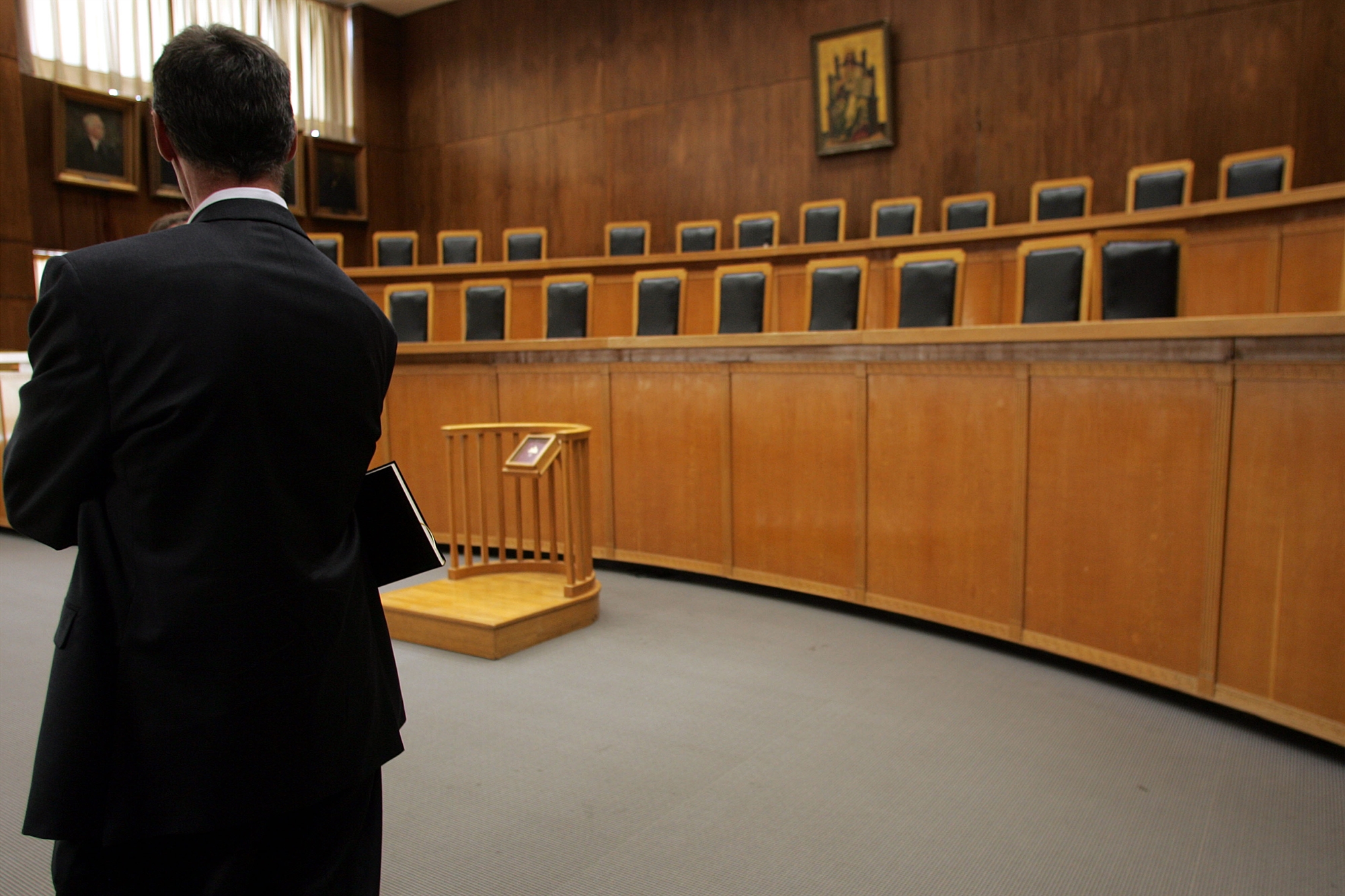 η-dimand-προπορεύεται-στη-μάχη-για-τα-δικαστ-562248892