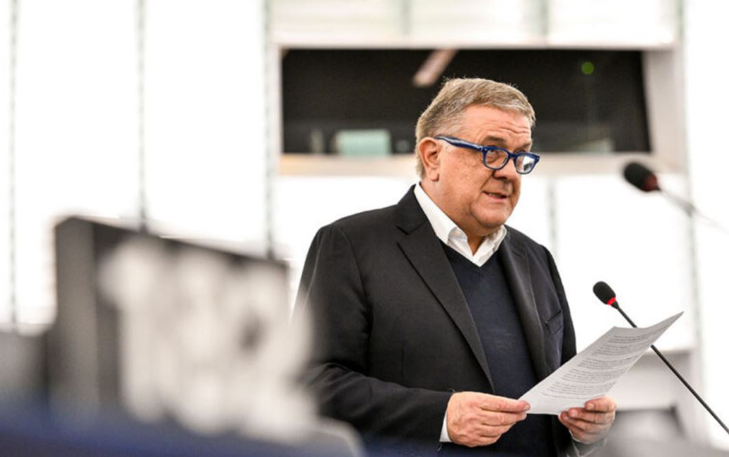 ansa-για-qatargate-η-κόρη-και-η-σύζυγός-του-παντσέρ-562244650