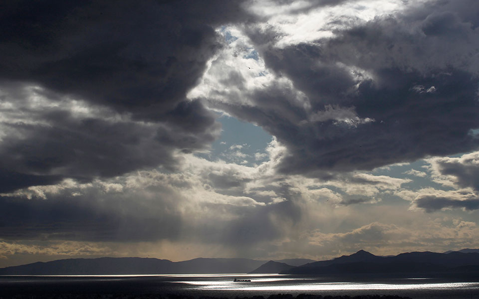 καιρός-βροχές-τοπικές-καταιγίδες-και-562242223