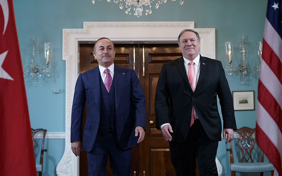 πυρ-ομαδόν-άγκυρας-κατά-πομπέο-για-όσα-562247461