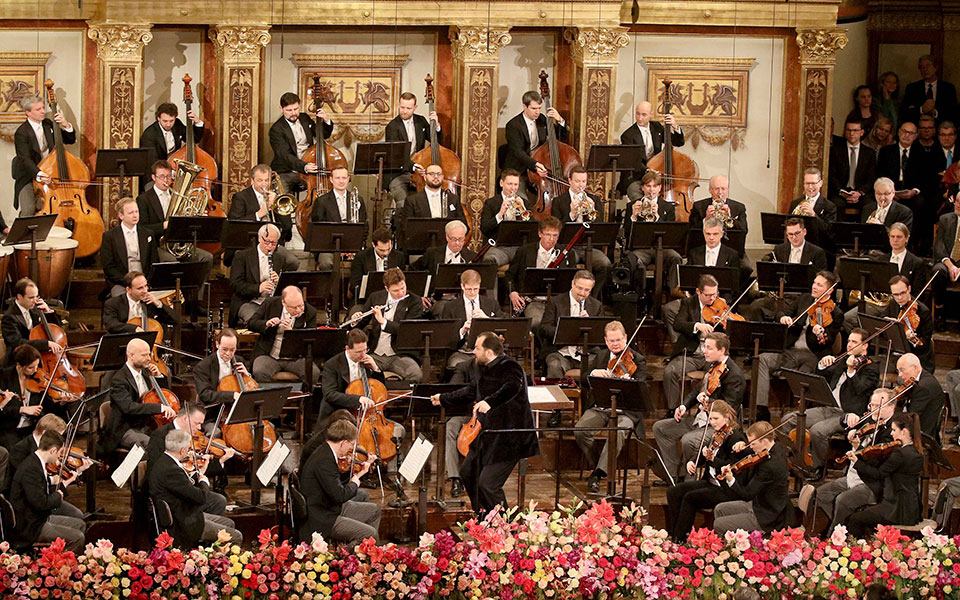 με-πλούσιο-ρεπερτόριο-η-πρωτοχρονιάτ-562210267