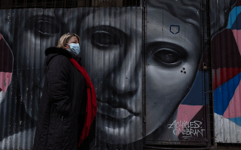 στάσιμος-ο-εμβολιασμός-παρά-την-απειλ-562219732