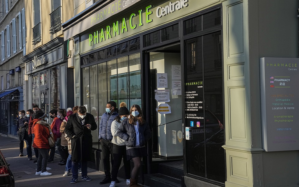 h-γαλλία-απαγόρευσε-για-ένα-μήνα-τις-πωλ-562213735