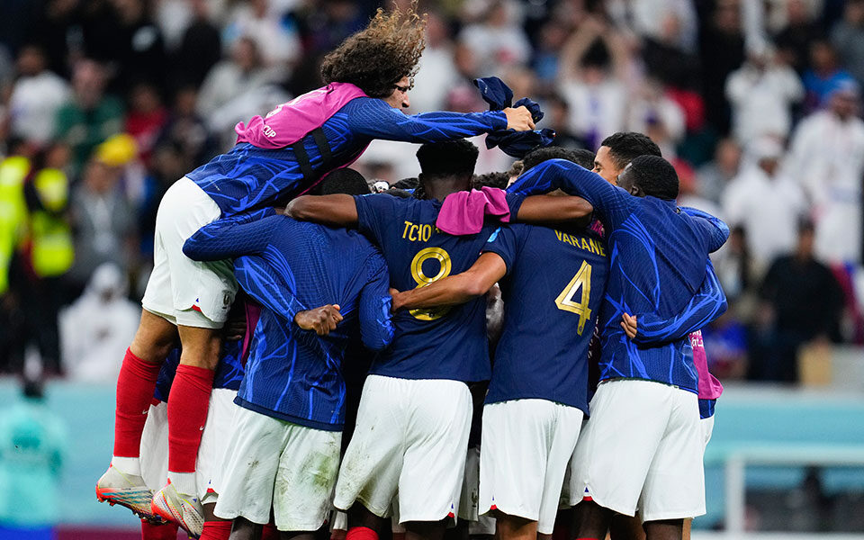 σε-δύο-στρατόπεδα-η-γαλλική-ομοσπον-562226920