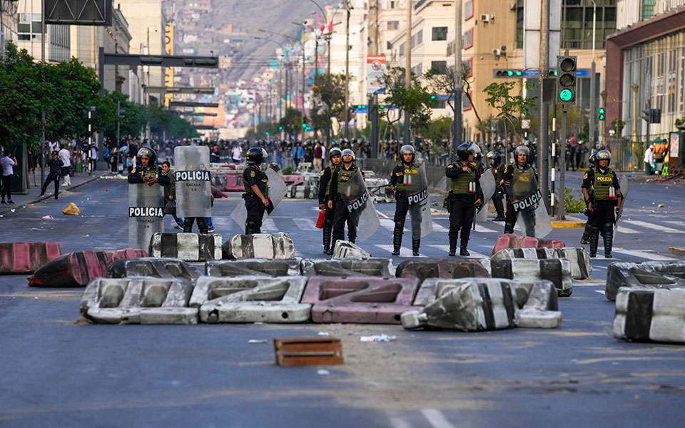 πολιτική-κρίση-στο-περού-σε-κατάσταση-562229833