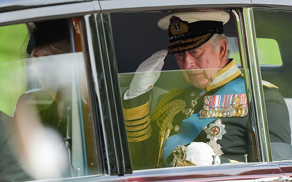 το-μπάκιγχαμ-μηνύει-τον-μασκ-για-απλ-562246390