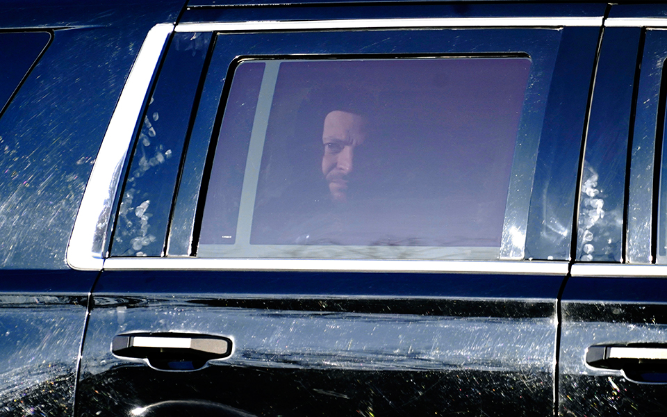 Γιατί ο Ζελένσκι τα έχει βάλει με τους «διεφθαρμένους πολιτικούς» εν μέσω πολέμου;-1