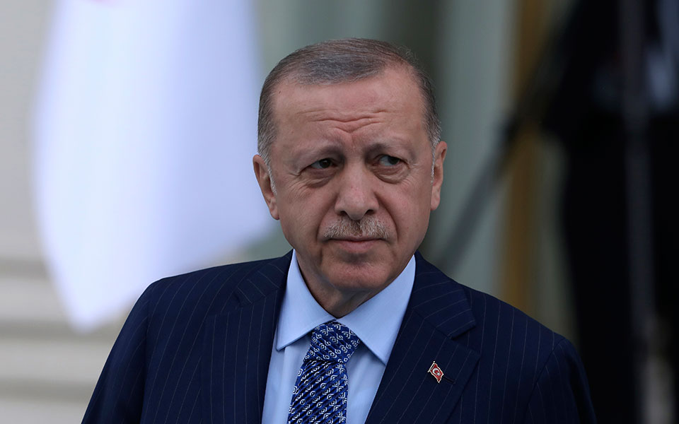 politico-ο-ερντογάν-σχεδιάζει-πόλεμο-για-να-σ-562210990
