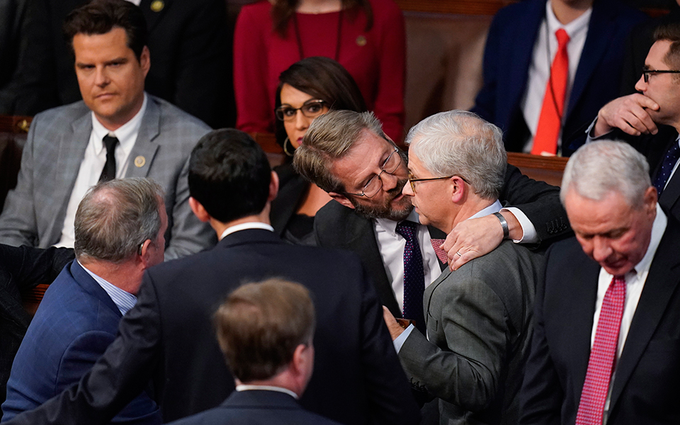 ΗΠΑ: Η πύρρειος νίκη Μακάρθι και η βαθιά πληγή της πόλωσης-2