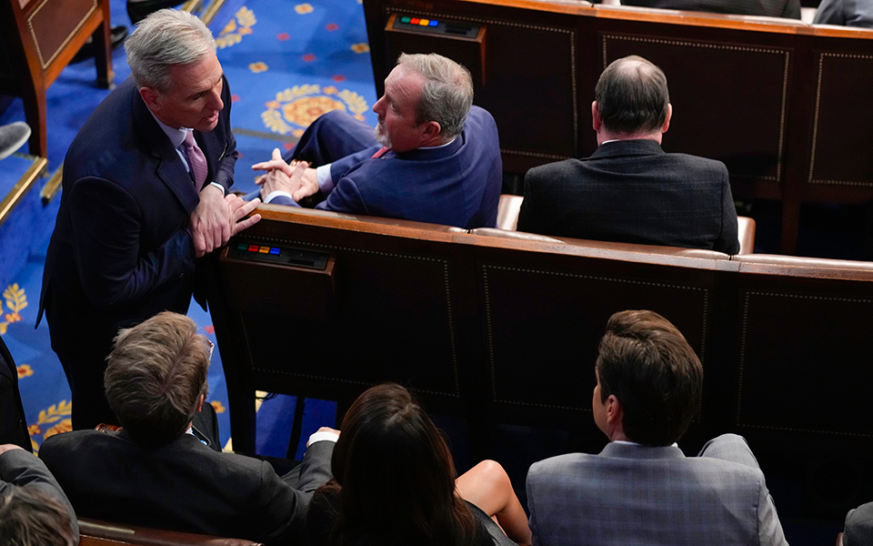 ΗΠΑ: Η πύρρειος νίκη Μακάρθι και η βαθιά πληγή της πόλωσης-4