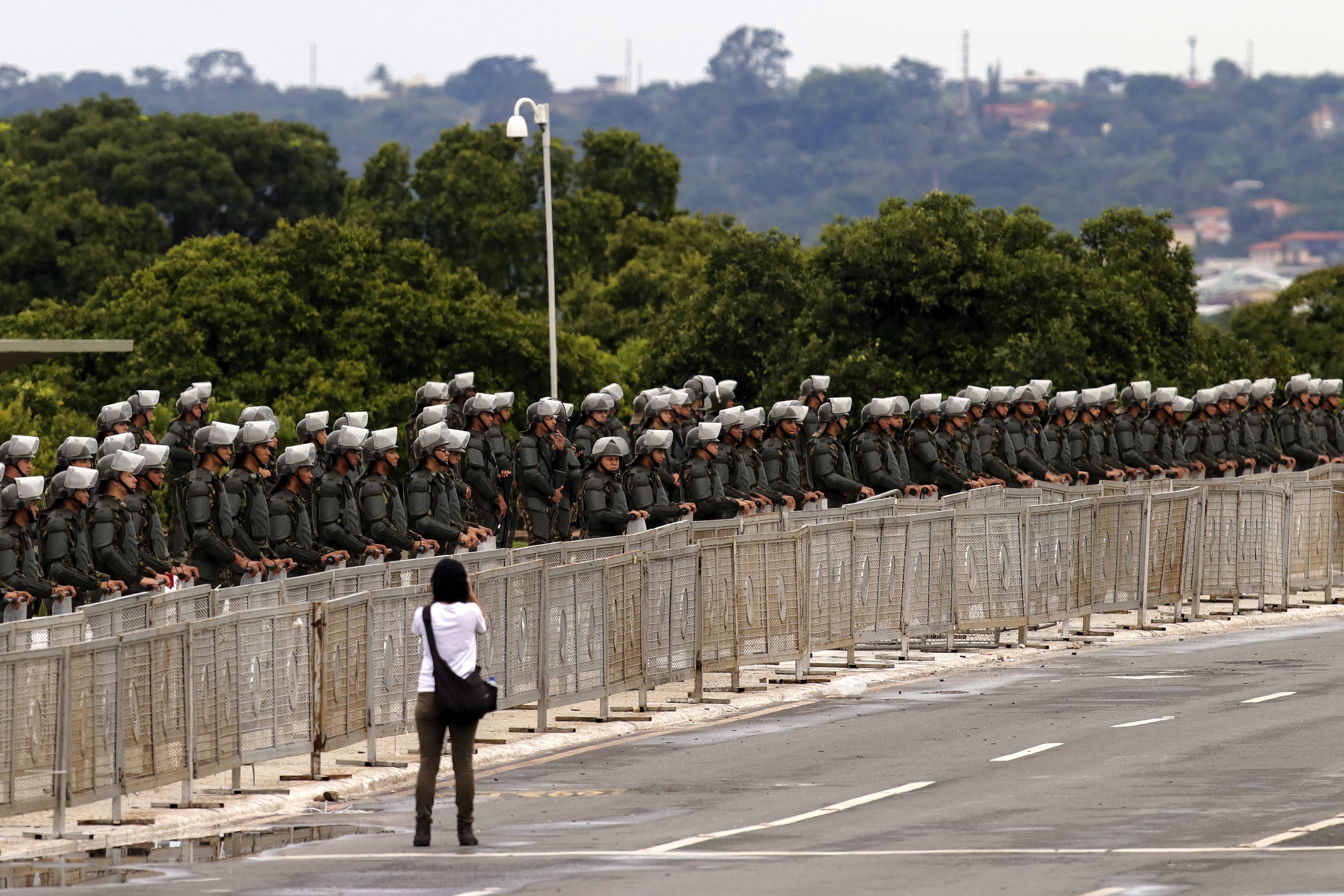 Βραζιλία: Στο κάλεσμα για «ανακατάληψη της εξουσίας» εμφανίστηκαν 10 άτομα-1