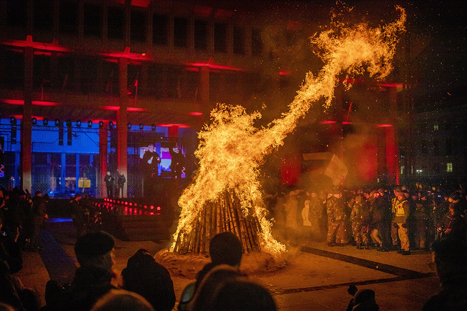 επέτειος-με-φωτιά-562227298
