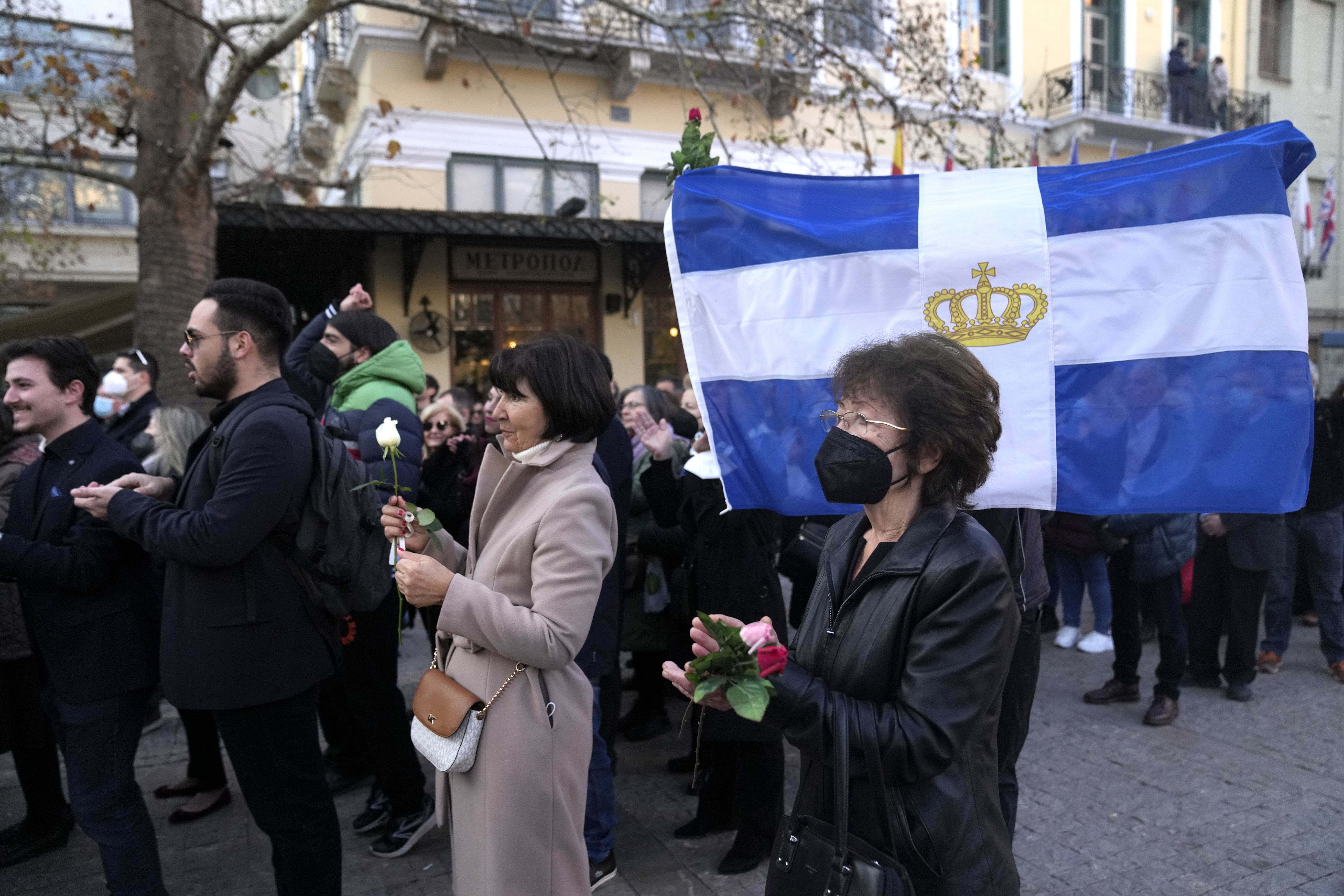 Ενταφιάστηκε στο Τατόι ο τέως βασιλιάς Κωνσταντίνος-18