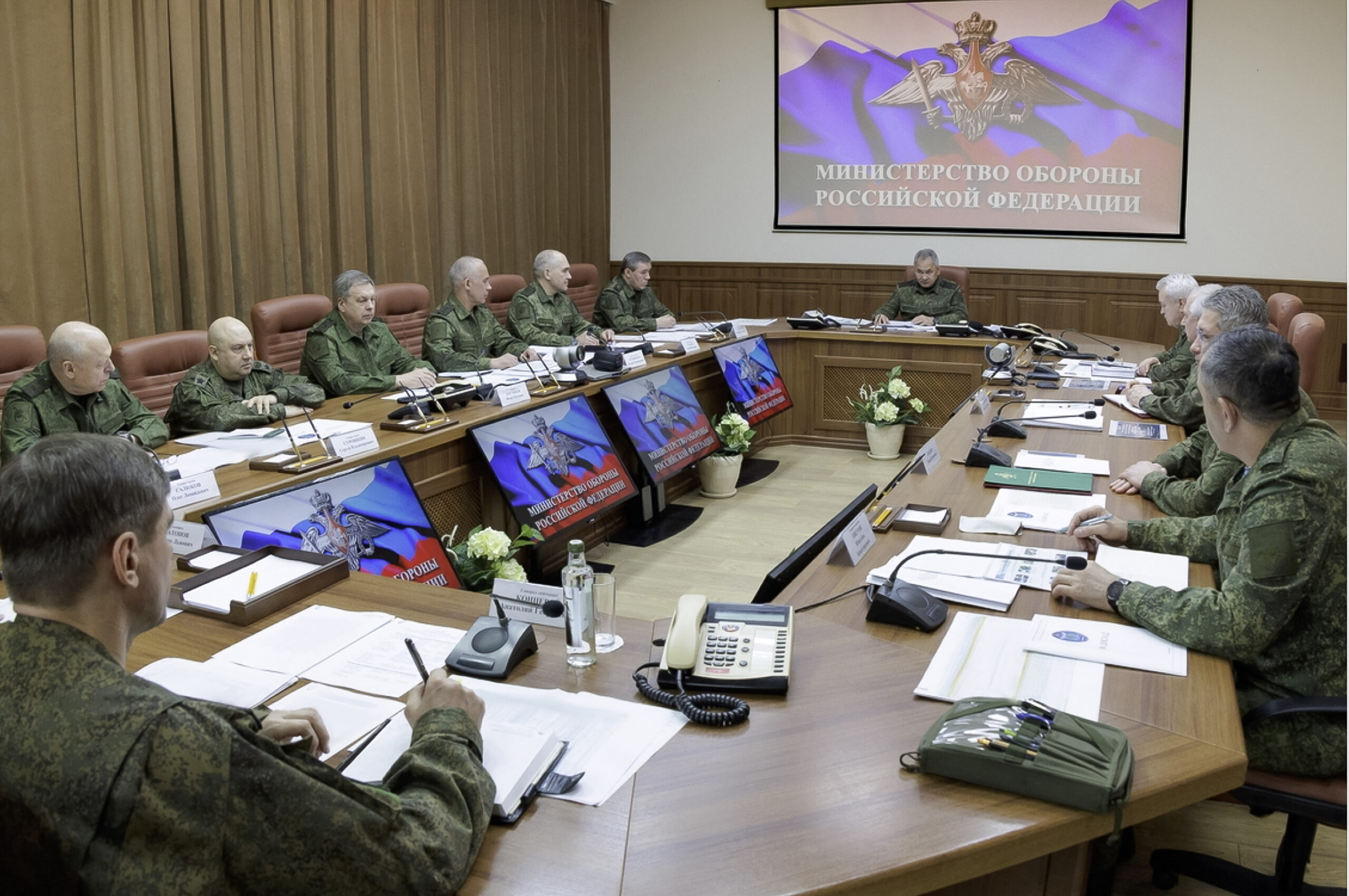 ρωσία-επεκτείνει-τον-στρατό-της-και-αυ-562234117