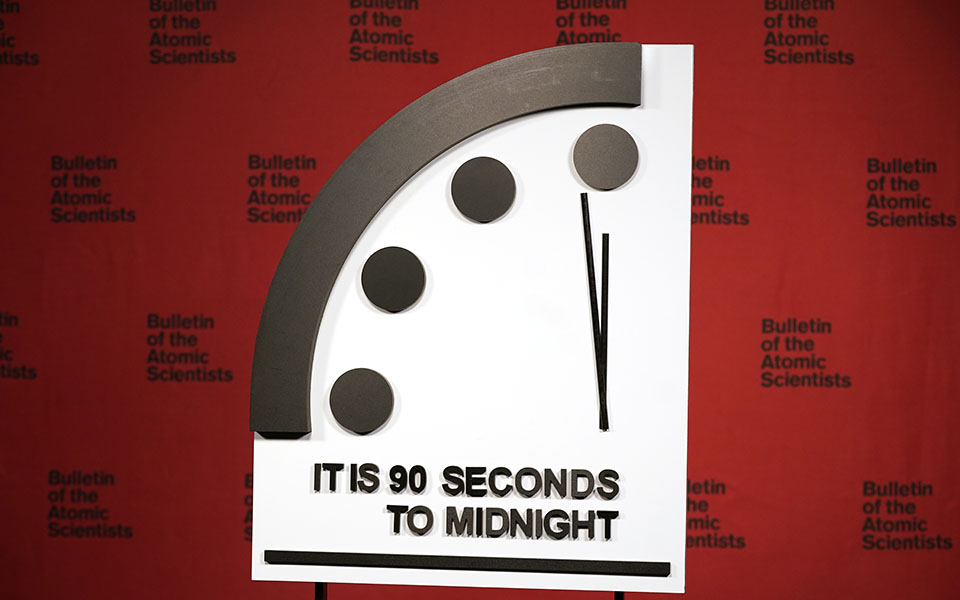 ρολόι-της-αποκάλυψης-απέχουμε-μόλι-562244458