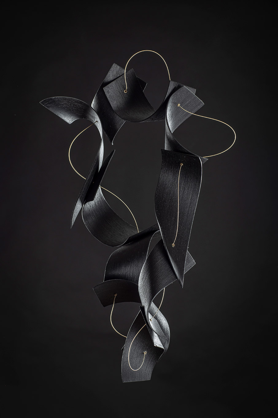 True to Form: Η τομή στην ιστορία του σύγχρονου τσεχικού κοσμήματος-1