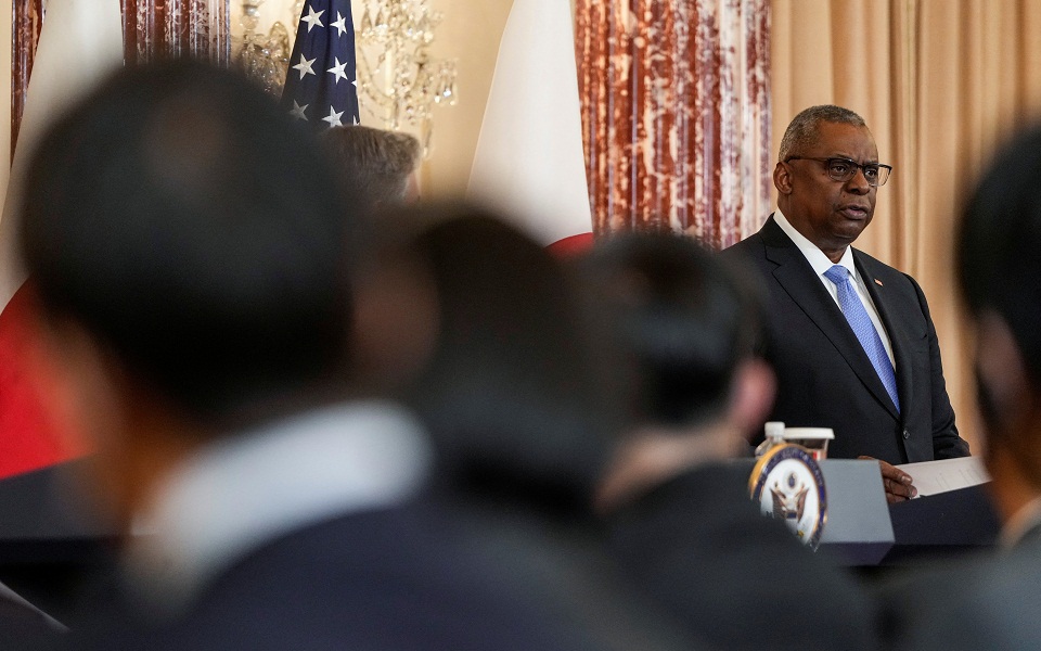 ΗΠΑ και Ιαπωνία αναβαθμίζουν τη στρατιωτική τους παρουσία, με το βλέμμα προς το Πεκίνο-1