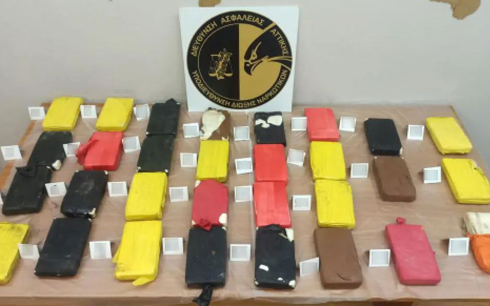 εξαρθρώθηκε-οργάνωση-που-διακινούσε-562229884