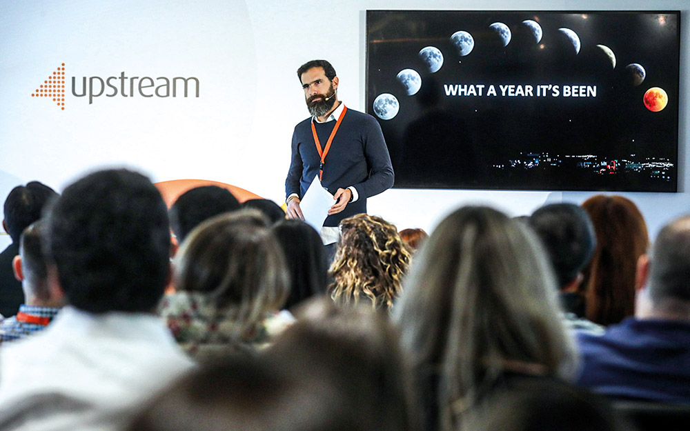 upstream-υγιής-ανάπτυξη-στις-τέσσερις-γωνιές-562234411