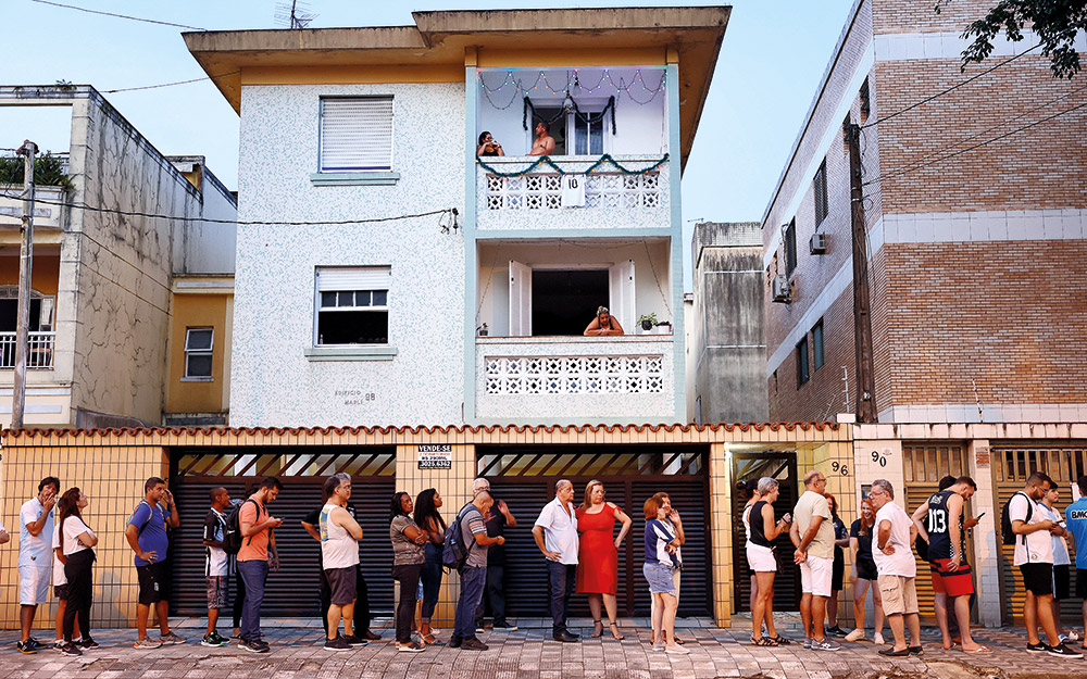 πελέ-μια-ολόκληρη-πόλη-αποχαιρετά-τον-562221223