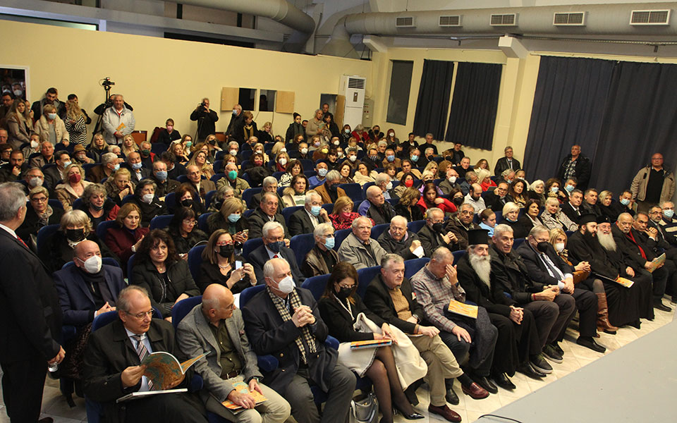 Πλήθος κόσμου στα εγκαίνια της έκθεσης ζωγραφικής του Δημήτρη Λιντζέρη-1