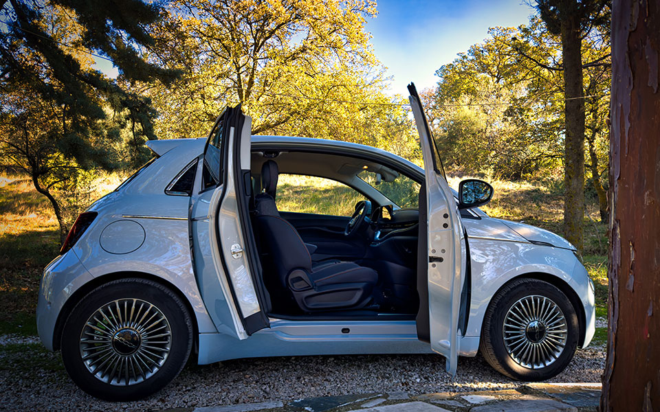 Δοκιμή Fiat 500e 3+1: Κυκλοφορώντας με στιλ-2