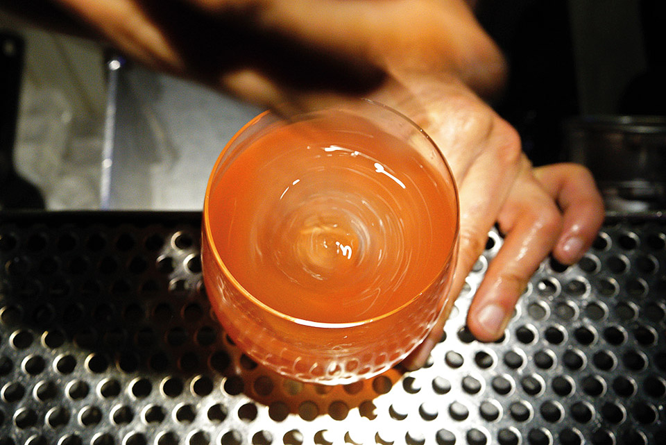 Kolokotroni 9: Βγαίνουμε πρωί και βράδυ σε ένα από τα πιο μπιτάτα καφέ-μπαρ της Αθήνας-2