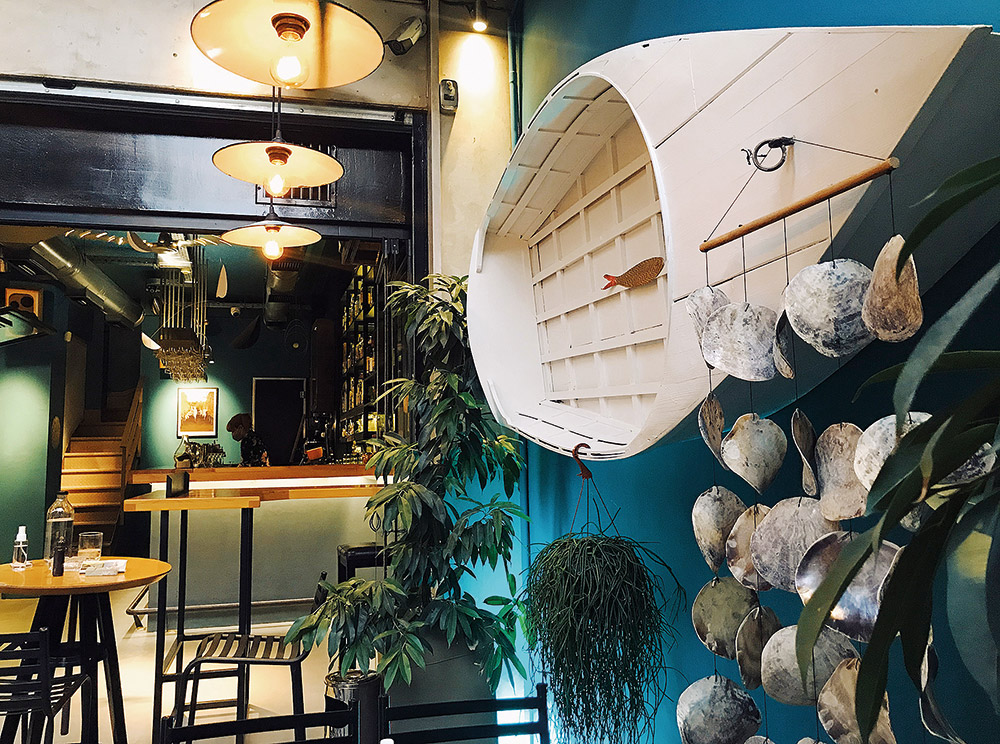 Kolokotroni 9: Βγαίνουμε πρωί και βράδυ σε ένα από τα πιο μπιτάτα καφέ-μπαρ της Αθήνας-1