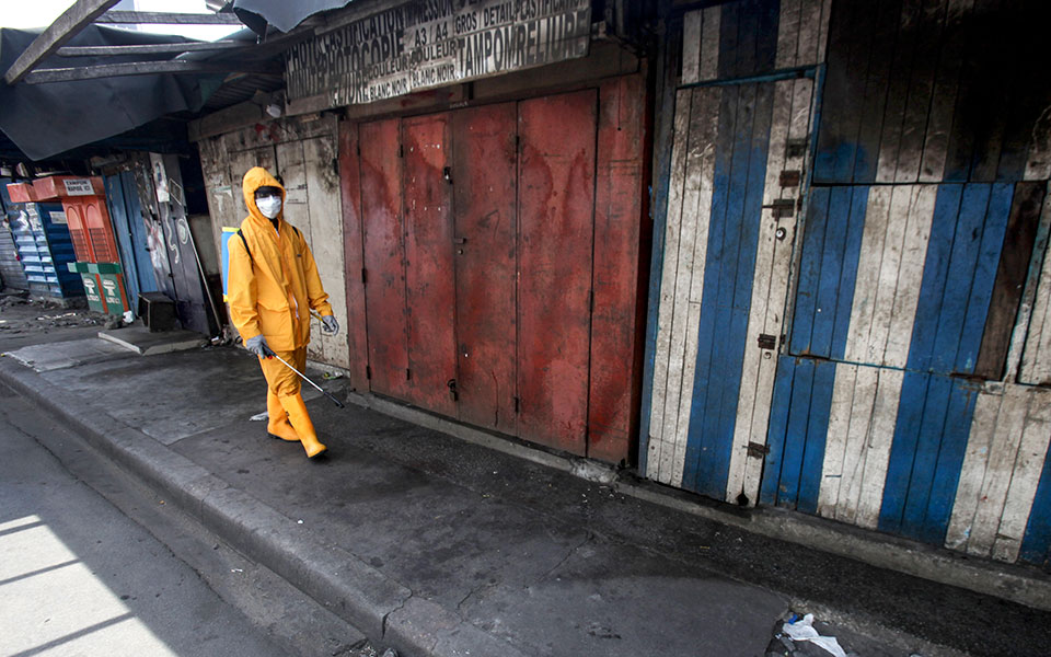 ακτή-ελεφαντοστού-δώδεκα-παιδιά-νεκρ-562248220