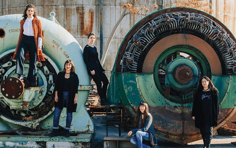 this-current-between-us-η-έκθεση-που-δίνει-νέα-πνοή-σε-έναν-562226782