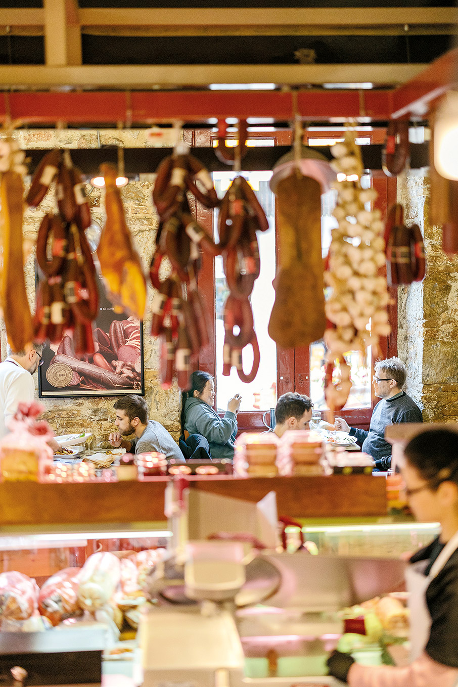 8 μπακαλοταβέρνες και deli-εστιατόρια της Αθήνας που συνδυάζουν γεύσεις και ψώνια-2