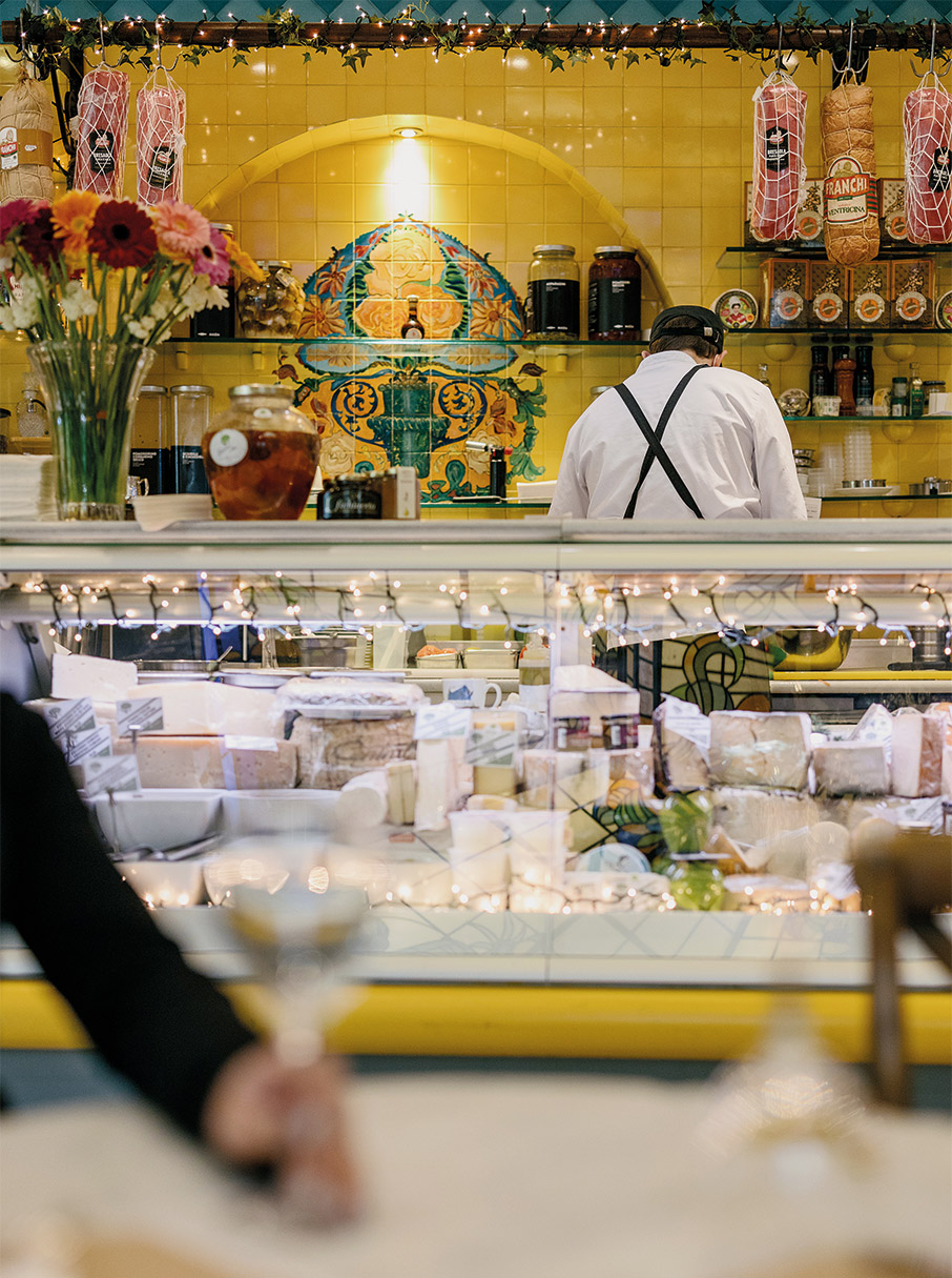 8 μπακαλοταβέρνες και deli-εστιατόρια της Αθήνας που συνδυάζουν γεύσεις και ψώνια-5