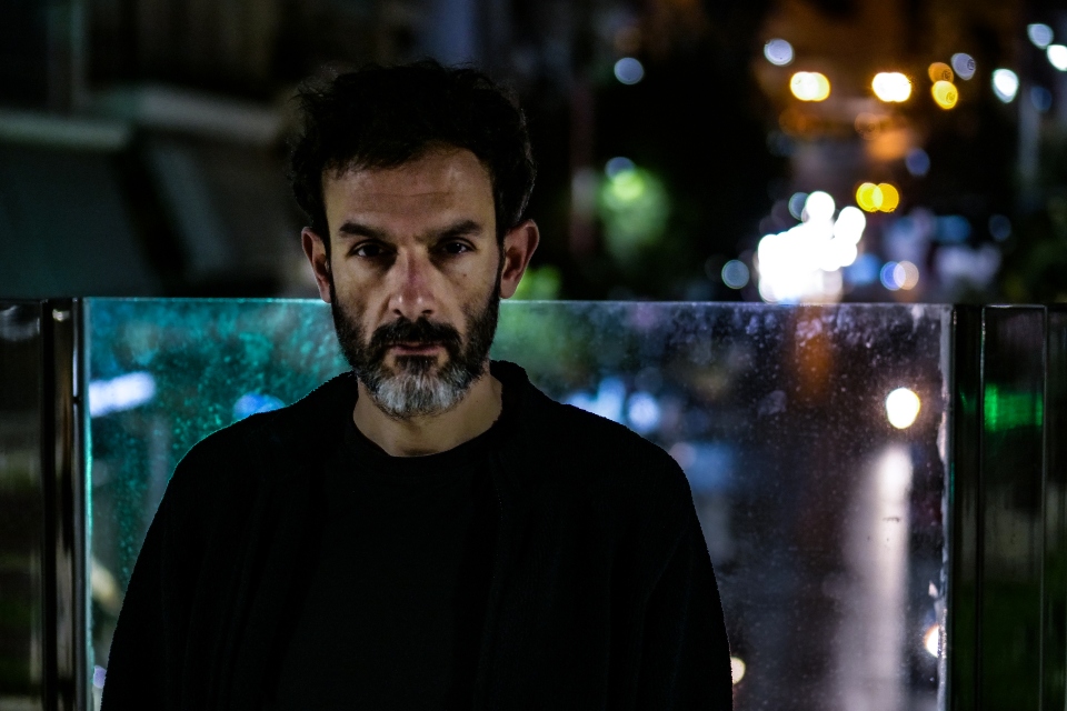 Στο μυαλό του Larry Gus-1