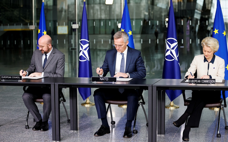 ε-e-νατο-πλήρης-στήριξη-στην-ουκρανία-562221172