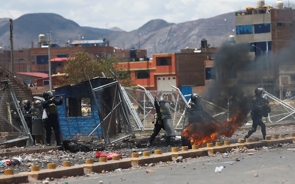 Πολιτική κρίση στο Περού: Τουλάχιστον 17 νεκροί σε επεισόδια στη Χουλιάκα-1